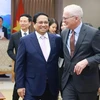 El primer ministro vietnamita, Pham Minh Chinh, y el presidente de la SIA, John Neuffer. (Fuente: VNA)