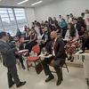 El embajador de Vietnam en Brasil, Bui Van Nghi, participa en la presentación de ensayos de los 44 estudiantes de Relaciones Internacionales del "Proyecto Integrado" del Instituto de Educación Superior de Brasilia. (Foto: Ministerio de Relaciones Exteriores de Vietnam)