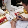 SJC-branded gold bullion is sold at 3,069 USD per tael on June 4. (Photo: VNA)