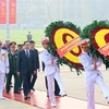 Leaders and former leaders of the Party, State, National Assembly, Government, and the Vietnam Fatherland Front Central Committee pay tribute to President Ho Chi Minh on October 10. (Photo: VNA)