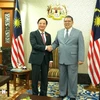 Vice Chairman of the National Assembly Nguyen Khac Dinh (L) and Speaker of the House of Representatives of Malaysia Tan Sri Dato' Johari Bin Abdul in a meeting on August 9. (Photo: VNA)