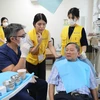 A local in Thanh Hoa city receives free dental examination and consultation under the voluntary medical programme. (Photo: VNA)