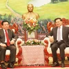 General Secretary of the Lao People's Revolutionary Party (LPRP) Central Committee and President of Laos Thongloun Sisoulith (R) receives Politburo member, President of the Ho Chi Minh National Academy of Politics (HCMA) and Chairman of the Central Theoretical Council Nguyen Xuan Thang on November 26. (Photo: VNA)