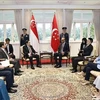 At the meeting between Vietnamese National Assembly Chairman Tran Thanh Man (L) and Singaporean President Tharman Shanmugaratnam on December 3. (Photo: VNA)