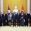 State President Luong Cuong (fifth from right) receives Bounthong Chitmany, Permanent member of the Lao People’s Revolutionary Party Central Committee’s Secretariat and State Vice President of Laos on December 6. (Photo: VNA)