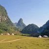 Visitors are interested in bathing themselves in the glory of Non Nuoc Cao Bang UNESCO Global Geopark. (Photo: VNA)