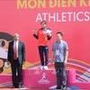 黄氏玉英在田径女子3000米比赛夺得金牌。图自越通社