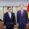 越南政府总理范明政与韩国国务总理韩德洙。图自越通社