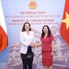 La viceministra de Relaciones Exteriores de Vietnam Le Thi Thu Hang y la subsecretaria de Estado para Asuntos Exteriores de Polonia, Anna Krystyna Radwan-Röhrenschef. (Fuente: VNA)
