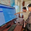 Las actividades de los barcos pesqueros en el mar equipados con dispositivos de seguimiento son monitoreadas en el Departamento de Pesca Provincial de Ninh Thuan. (Fuente: VNA)