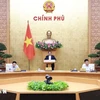 El primer ministro de Vietnam, Pham Minh Chinh, preside una reunión del Gobierno correspondiente al mes de julio. (Fuente: VNA)