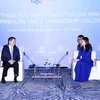 La viceministra de Relaciones Exteriores de Vietnam, Nguyen Minh Hang, (derecha) recibe al vicealcalde de la ciudad china de Chongqing, Zheng Xiangdong. (Fuente: VNA)