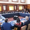 El secretario general del Partido Comunista y presidente de Vietnam, To Lam, conversa con expertos y académicos en la Universidad de Columbia. (Fuente: VNA) 