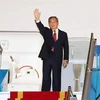 El primer ministro de China, Li Qiang, llega a Hanoi para iniciar una visita oficial a Vietnam. (Fuente: VNA)