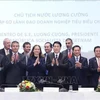 El presidente de Vietnam, Luong Cuong, y representantes de empresas chilenas. (Fuente: VNA)