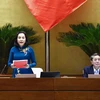 La vicepresidenta de la Asamblea Nacional, Nguyen Thi Thanh, dirige la sesión de debate. (Fuente: VNA)