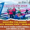 Нгуен Тхи Оань на высшей ступени пьедестала почета на чемпионате Гонконга по легкой атлетике в беге на 3000 метров с препятствиями среди женщин, 5 мая. (Фото: Спортивное управление Вьетнама) 