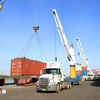 Погрузка товаров в порту Phuoc Long ICD в Хошимине (Фото: ВИА) 