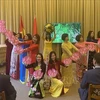 Представители вьетнамской общины в Беларуси выступают на церемонии