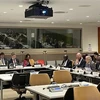 Посол Данг Хоанг Жанг (в первом ряду крайний справа), постоянный представитель Вьетнама при ООН, на мероприятии по предотвращению нападений на водные ресурсы в ходе вооруженных конфликтов и усилению защиты гражданского населения, состоявшемся 23 мая в Нью-Йорке. (Фото: ВИА)