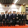 Министр иностранных дел Буй Тхань Шон и представители вьетнамской интеллигенции в РК. (Фото: ВИA)