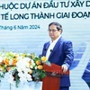 Премьер-министр Фам Минь Тьинь выступает на церемонии подписания. (Фото: ВИA)