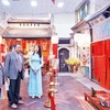 Посетители в императорской цитадели Тханглонг в Ханое (Фото: nhandan.vn) 