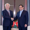 Премьер-министр Вьетнама Фам Минь Тьинь (справа) и вице-премьер Госсовета КНР Чжан Гоцин. (Фото: ВИA)