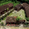Дома, крытые черепицей Инь-Янь, создают отличительную черту древней каменной деревни Хуойки в уезде Чунгкхань. (Фото: ВИА).