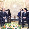 Член Политбюро, постоянный член Секретариата ЦК партии Лыонг Кыонг (справа) и посол Китая во Вьетнаме Сюн Бо (Фото: ВИA)