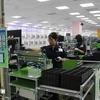 Рабочие на заводе компании Samsung Electronics Vietnam Co. Ltd в уезде Йенфонг, провинция Бакнинь. (ВИA)