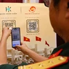 Сканирование QR-кода, чтобы насладиться выставкой (Фото: ВИA)