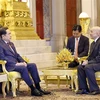 El presidente de la Asamblea Nacional de Vietnam, Tran Thanh Man (izquierda), fue recibido en Phnom Penh por el rey de Camboya, Norodom Sihamoni (Fuente: VNA)