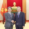 El secretario general del Partido Comunista de Vietnam, To Lam (derecha), recibe al presidente de la Junta Directiva del Banco Japonés para la Cooperación Internacional (JBIC), Maeda Tadashi (Fuente: VNA)