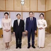 El presidente de la Asamblea Nacional de Vietnam (AN), Tran Thanh Man (segunda a la derecha), y su esposa, se reúnen con el emperador Naruhito y la emperatriz Masako. (Fuente: VNA)