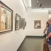 L'exposition présente 55 œuvres sur le président Hô Chi Minh réalisées par l’artiste Dào Trong Ly, un Vietnamien résidant en Thaïlande.. Photo: toquoc.vn