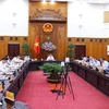 Le Premier ministre Pham Minh Chinh (centre) lors de la réunion, à Hanoi, le 23 mai. Photo : VNA