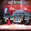 Lors du programme artistique célébrant le 76e anniversaire de l’appel à l’émulation patriotique du président Hô Chi Minh. Photo : VNA