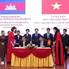 Lors de la cérémonie de signature du protocole d'accord de coopération. Photo: VNA