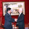 Le secrétaire général et président lao Thongloun Sisoulith (à gauche) et l’ancien président vietnamien Nguyên Minh Triêt. Photo: VNA