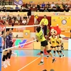 Après des performances remarquables, le Vietnam (à droite) a décroché une place pour participer au Championnat du monde de volleyball féminin FIVB 2025. Photo: VNS