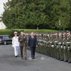 Le secrétaire général du Parti communiste du Vietnam et président de la République, Tô Lâm, inspecte la garde d'honneur lors de la cérémonie d'accueil. Photo : VNA