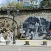 La rue des fresques de Phùng Hung promeut l’art urbain en même temps qu’elle offre au public un regard inédit et séduisant de la capitale où coexistent à merveille l’histoire ancienne, l’héritage colonial et la modernité. Photo : tapchikientruc.com.vn