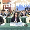 La directrice générale adjointe de l’Agence vietnamienne d’information (VNA), Nguyên Thi Su (centre) au 6e Sommet mondial des médias (WMS), à Urumqi, la capitale de la région autonome ouïgoure du Xinjiang, en Chine. Photo : VNA