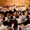 Des élèves participent à un cours d’histoire au Musée national de l'histoire du Vietnam. Photo: NDEL