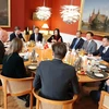 Lors de la rencontre entre le vice-Premier ministre Trân Hông Hà et le président du Parlement danois Soren Gade, à Copenhague, le 26 novembre. Photo : VNA