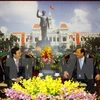 Ho Chi Minh City Party’s Committee Le Thanh Hai (R) receives Major of Busan Suh Byung Soo