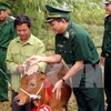 Viettel donates cows to impoverished households in Son La