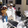 Ninh Thuan distributes rice aid to poor people 