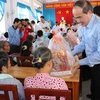 VFF President presents Tet gifts to deprived people in Tra Vinh 